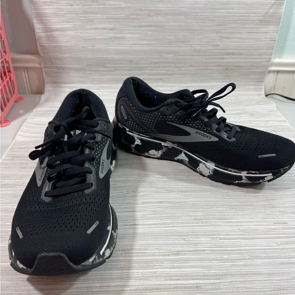 BROOKS MENS 9 ✨ Black Running Shoes fair condition - Picture 5 of 5